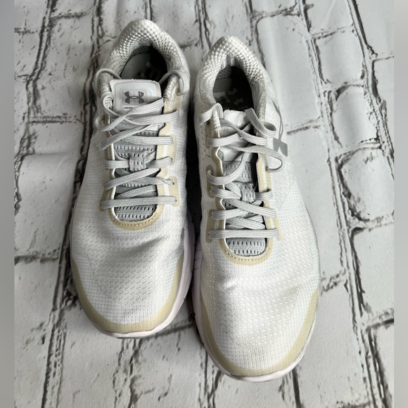 Under Armour Shoes - Picture 3 of 9